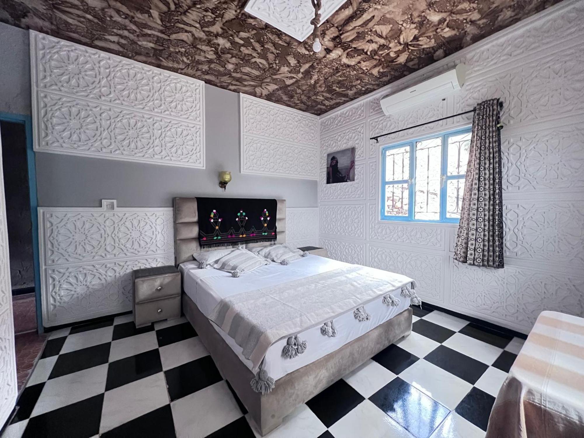La Maison Traditionnelle Hotel Et Guesthouse Тафраут Екстер'єр фото