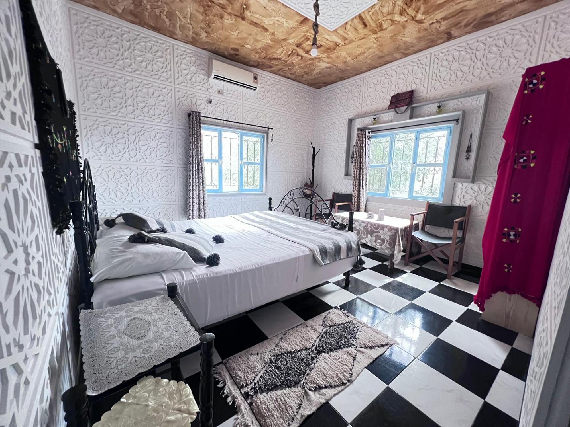La Maison Traditionnelle Hotel Et Guesthouse Тафраут Екстер'єр фото