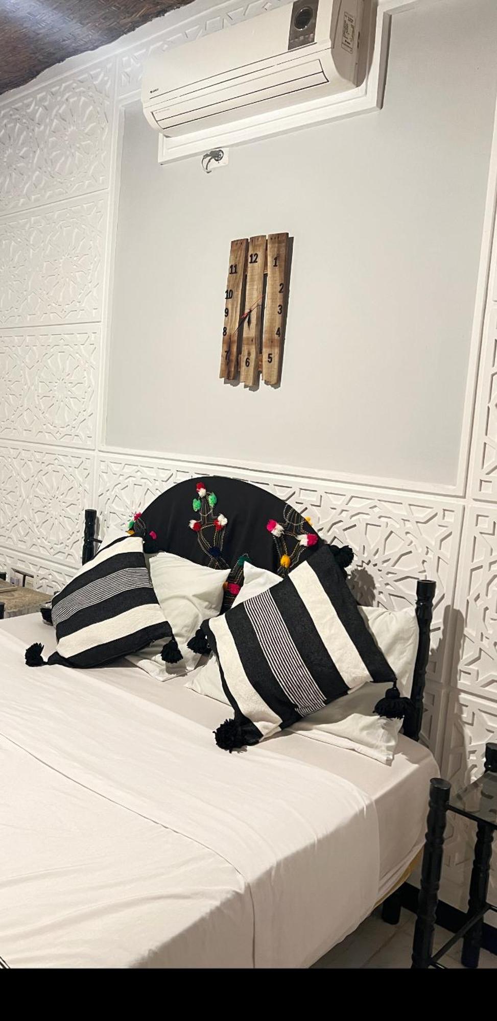 La Maison Traditionnelle Hotel Et Guesthouse Тафраут Екстер'єр фото