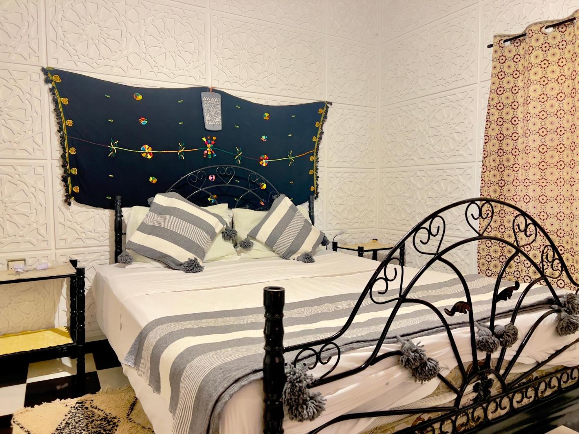 La Maison Traditionnelle Hotel Et Guesthouse Тафраут Екстер'єр фото