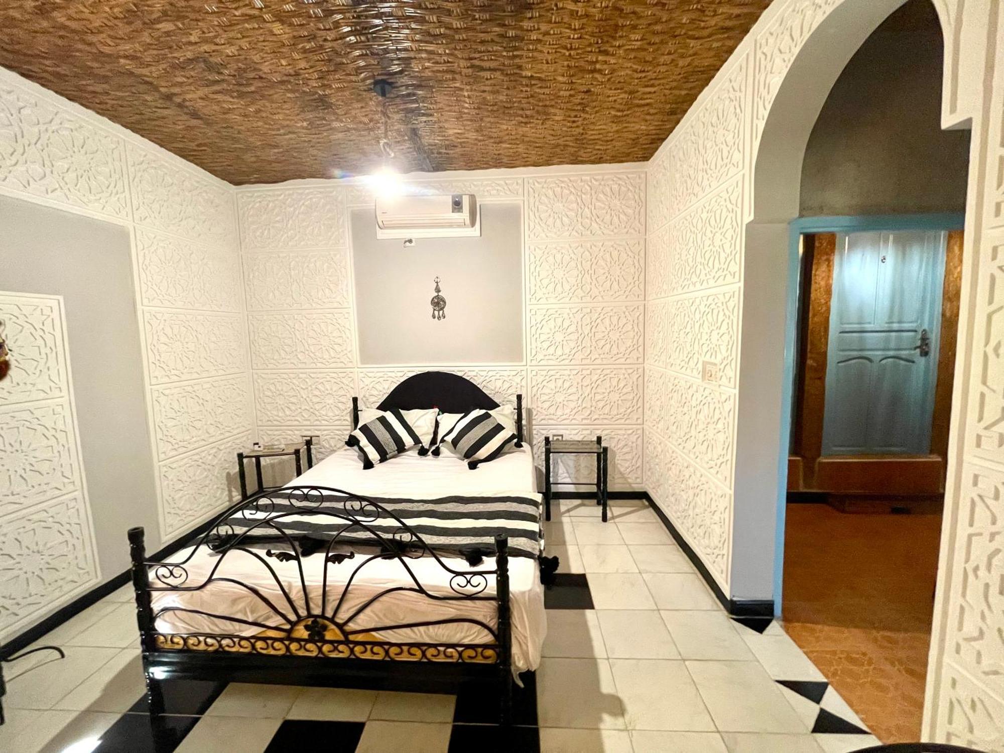 La Maison Traditionnelle Hotel Et Guesthouse Тафраут Екстер'єр фото