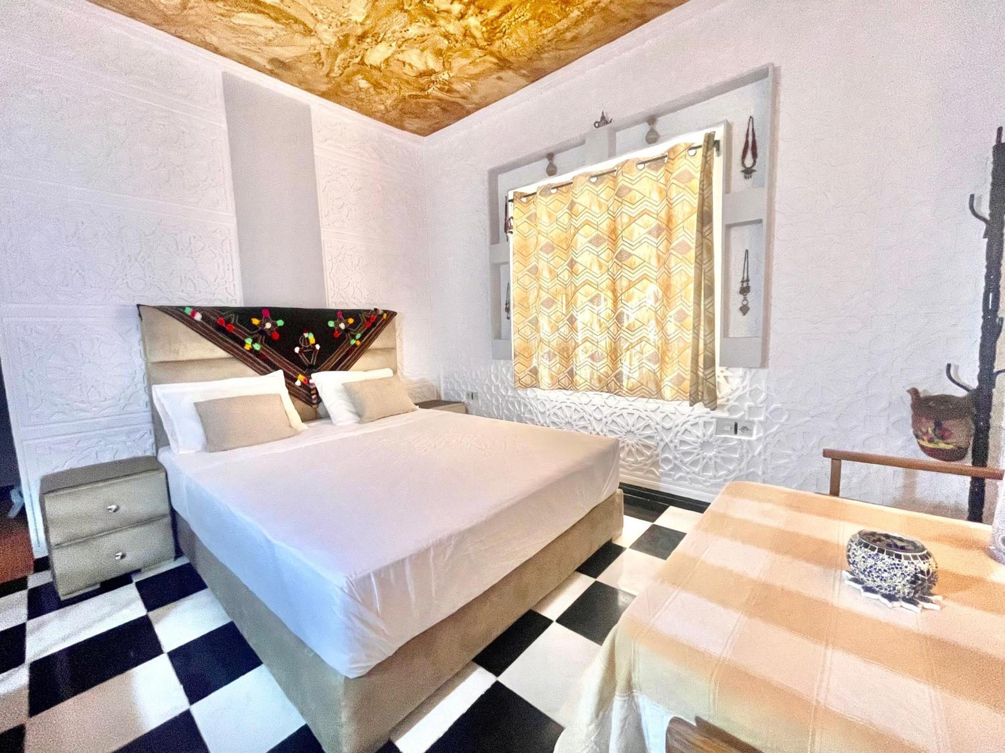 La Maison Traditionnelle Hotel Et Guesthouse Тафраут Екстер'єр фото
